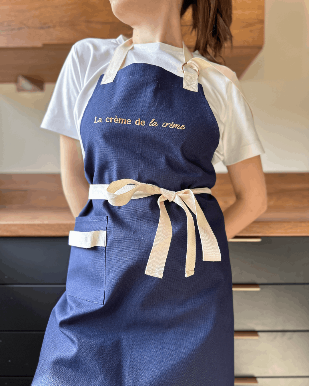 Tablier de cuisine Bleu Marine brodé - La crème de la crème -  Collection Les Grands Classiques - Simone Home