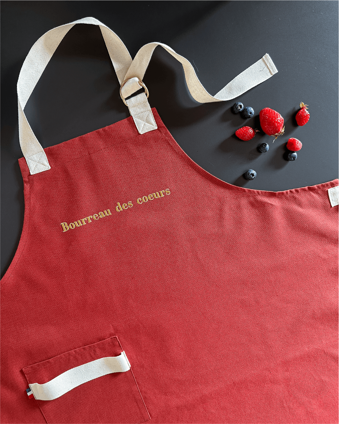 Tablier de cuisine terracotta brodé - Bourreau des coeurs - Collection Flirt - Simone Home