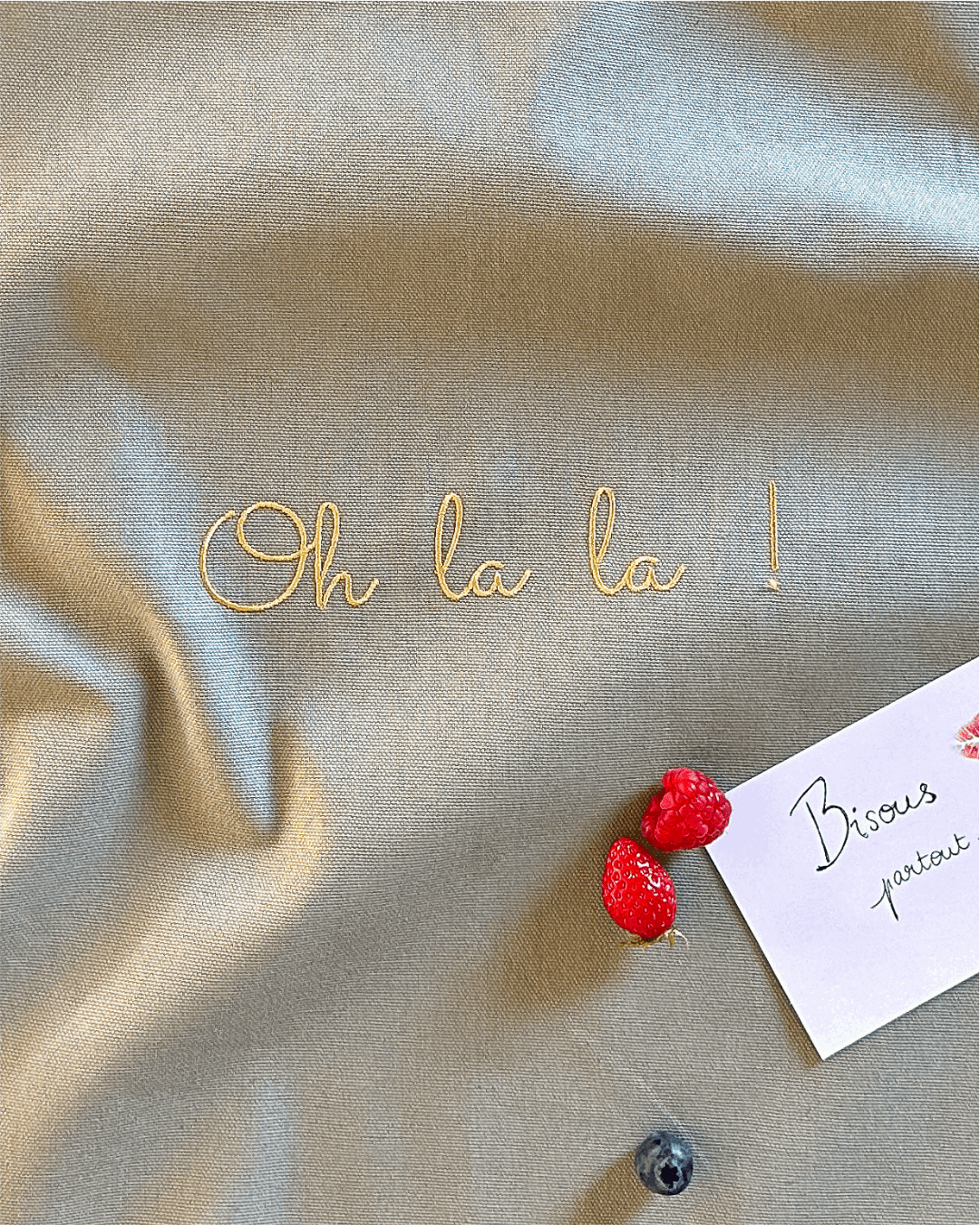 Tablier de cuisine Vert céladon brodé - Ohlala - Collection Flirt - Simone Home