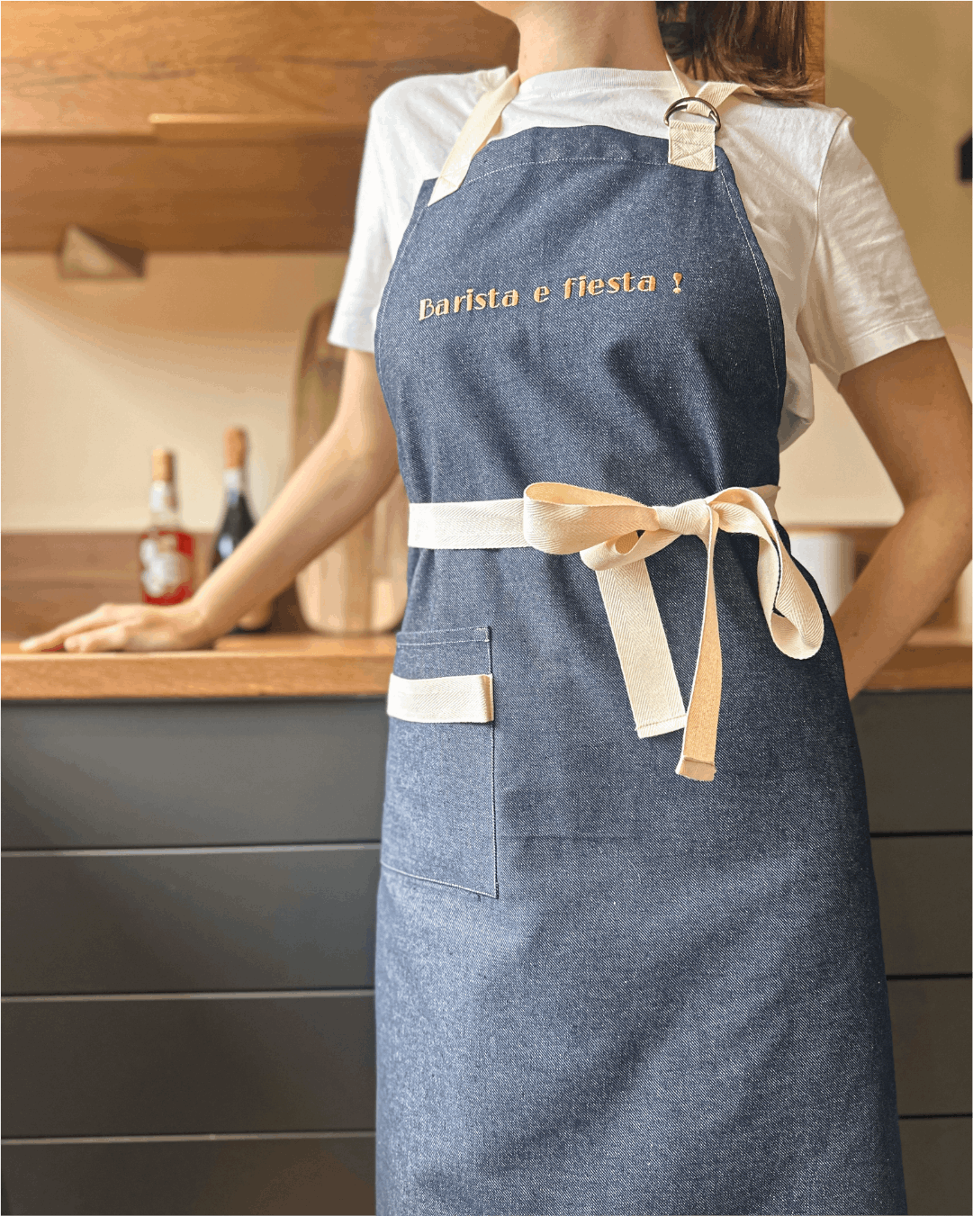 Tablier de cuisine Denim brodé - Barista e fiesta - Collection la dolce vita - Simone Home 