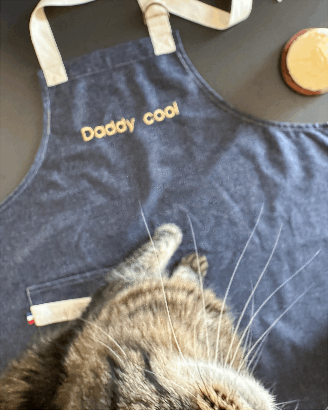 Tablier de cuisine Bleu Denim  brodé - Daddy Cool  -  Collection La famille  - Simone Home 