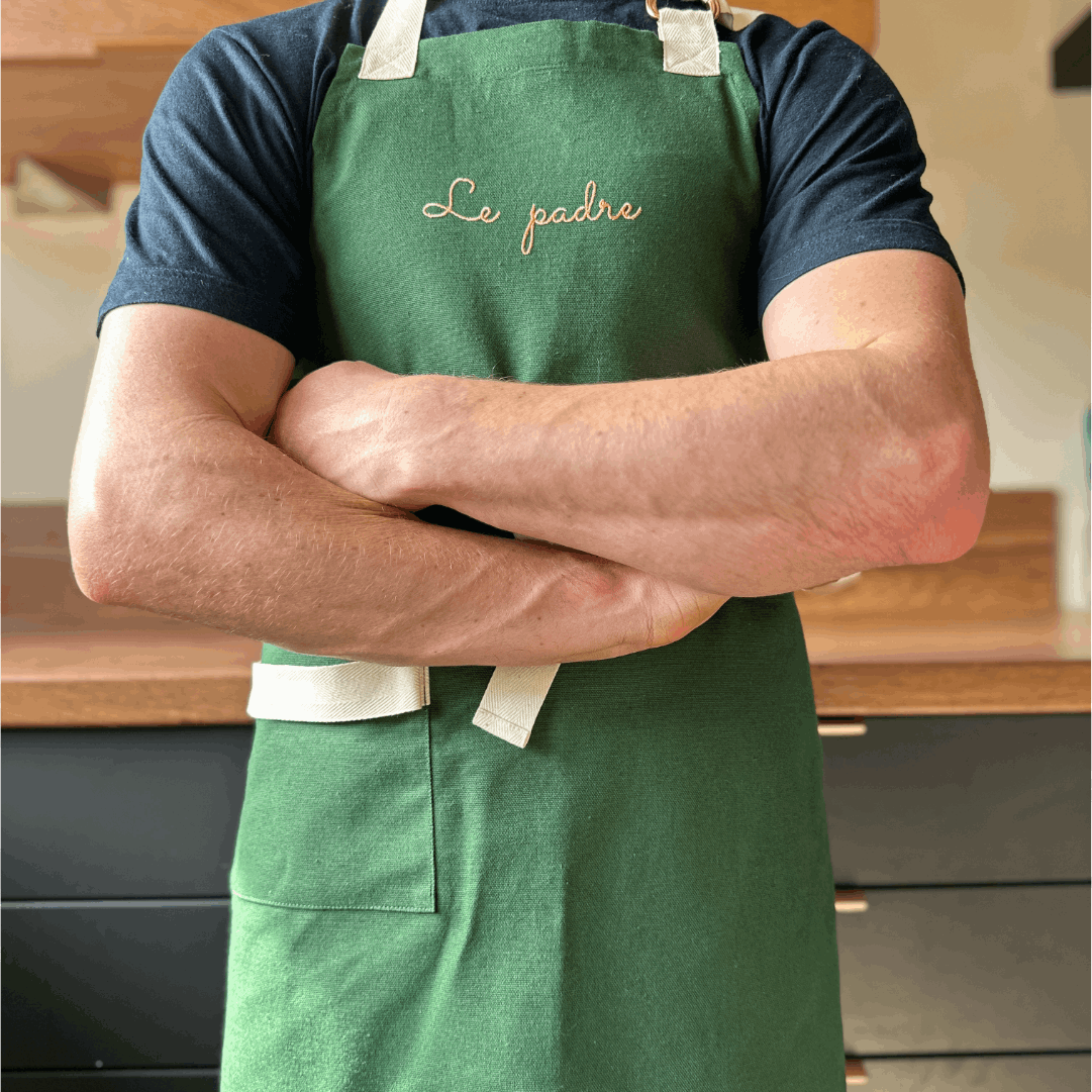 Tablier de cuisine Vert sapin brodé - La Padre -  Collection La famille - Simone Home 