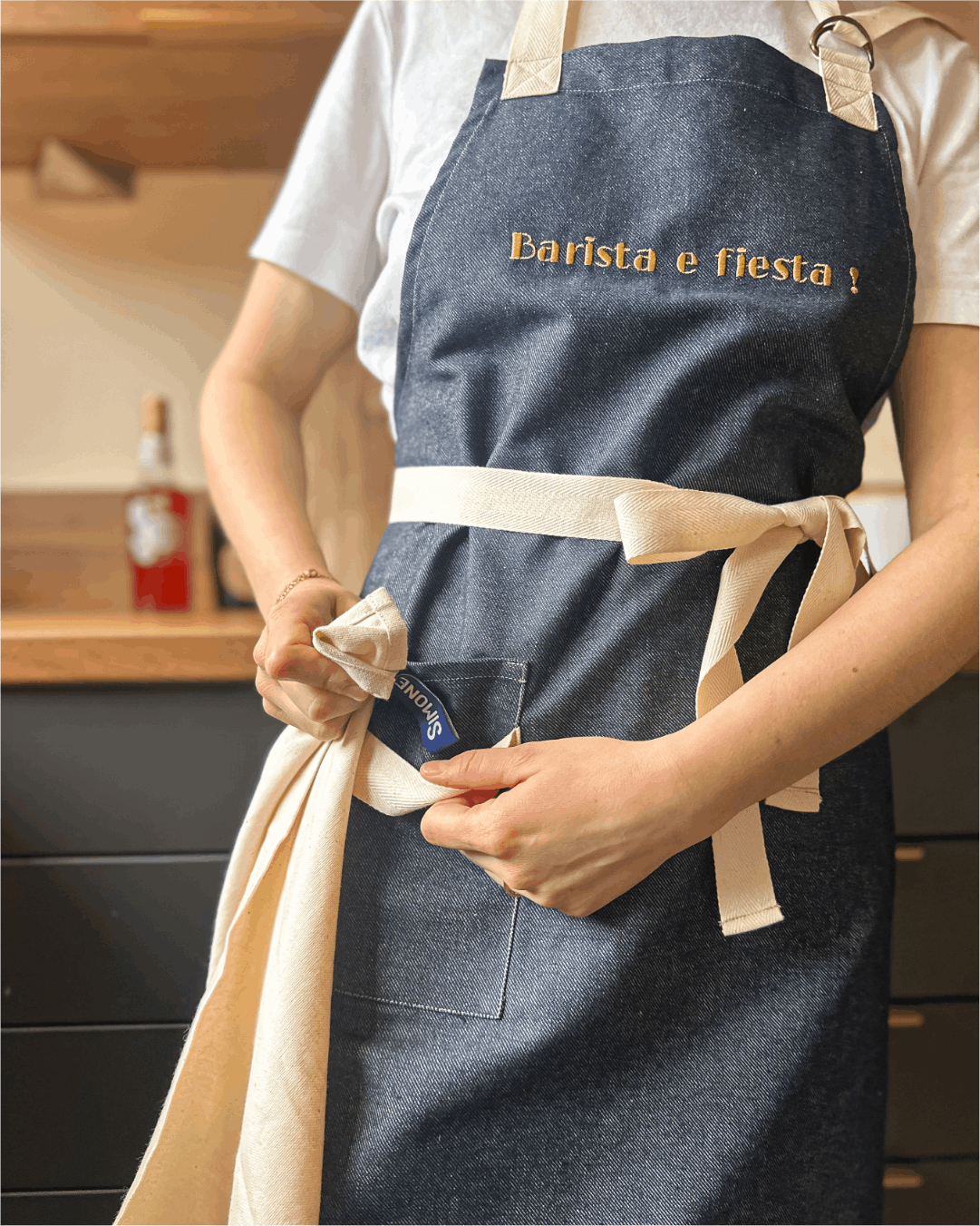 Tablier de cuisine en denim - Broderie personnalisée - Barista e fiesta ! 