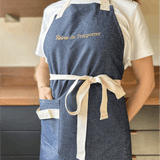  Tablier de cuisine Denim brodé - Reine de l'emporter -  Collection Cata de la cuisine - Simone Home 